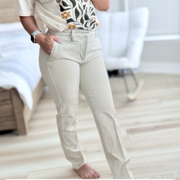Dockers NWT Women's Mid-Rise Slim Collins Trouser Pants W/Sculpt Size 25 Beige - Picture 1 of 11
